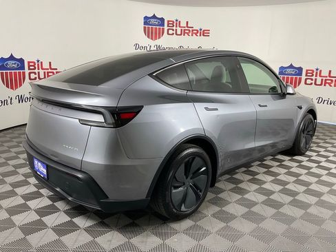 Used 2026 Tesla Model Y Long Range image 3
