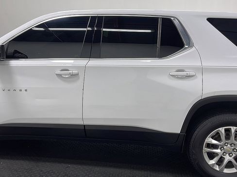 Used 2023 Chevrolet Traverse LS w/ Safety Package FWD image 13