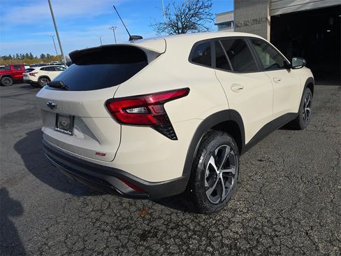 New 2026 Chevrolet Trax RS w/ Sunroof Package image 3