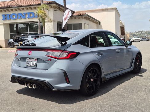 Used 2025 Honda Civic Type R image 5