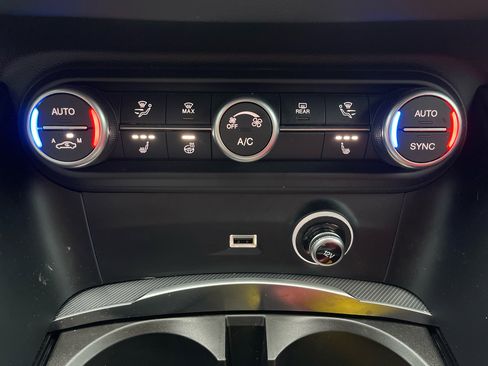 Used 2023 Alfa Romeo Stelvio Veloce image 42