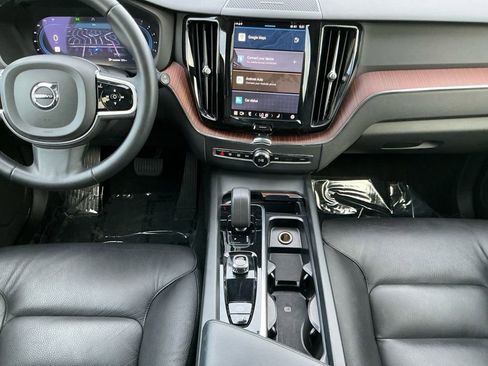 Used 2024 Volvo XC60 B5 Plus image 11