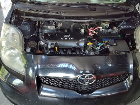 Used 2009 Toyota Yaris 4-Door Hatchback FWD image 20