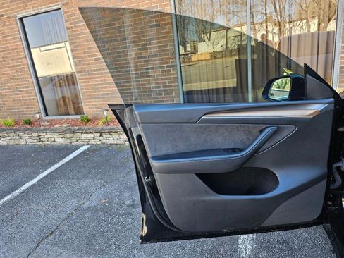 Used 2022 Tesla Model Y Performance image 34