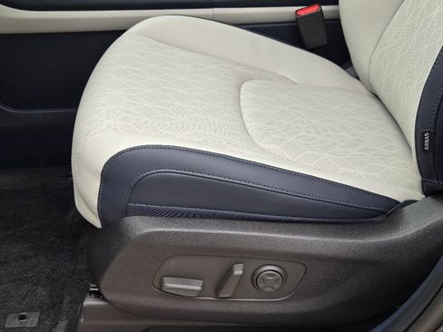 New 2026 Kia Carnival EX image 17