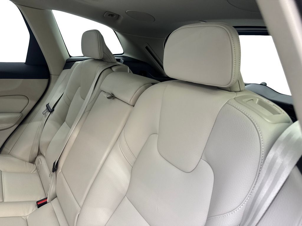 Used 2024 Volvo XC60 B5 Plus w/ Protection Package Premier AWD/4WD image 36