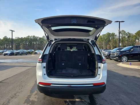 Used 2023 Jeep Grand Cherokee L Laredo image 18