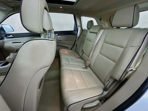 Used 2020 Jeep Grand Cherokee Overland RWD image 28