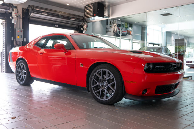 Used 2017 Dodge Challenger R/T Scat Pack RWD image 1
