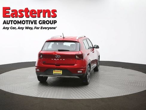 Used 2023 Hyundai Venue Limited FWD image 40