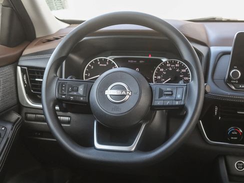 Used 2022 Nissan Rogue SV image 16