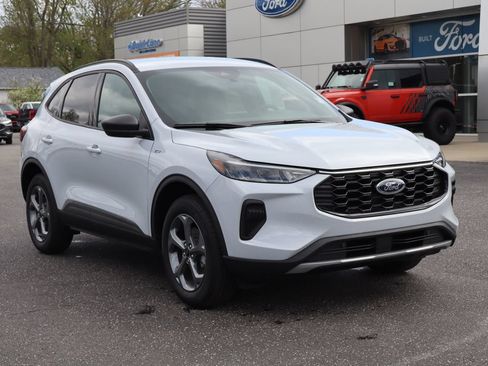 New 2026 Ford Escape ST-Line w/ Cold Weather Package AWD/4WD image 2