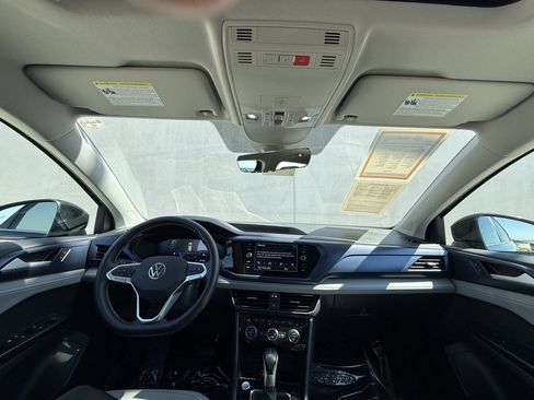 Certified 2024 Volkswagen Taos SE image 6