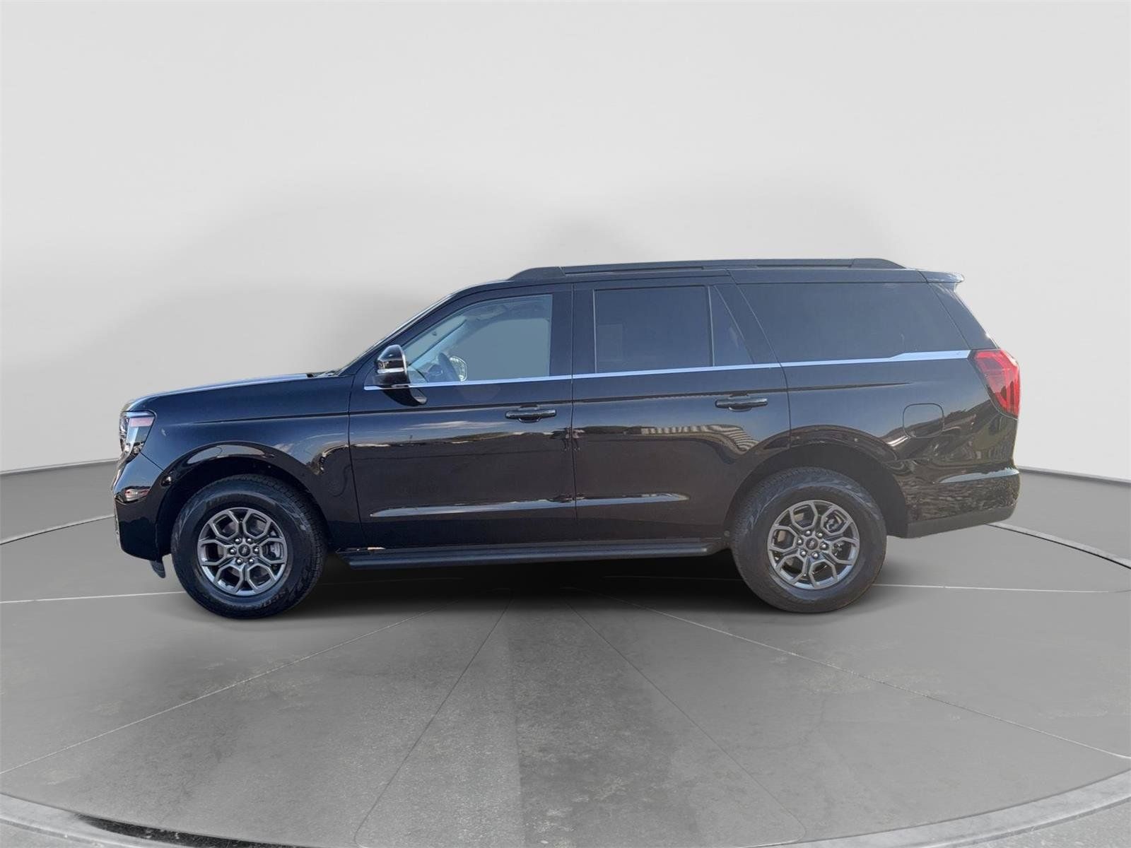 Used 2026 Ford Expedition Active RWD image 2