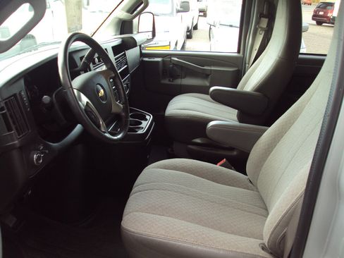 Used 2016 Chevrolet Express 2500 LS image 18