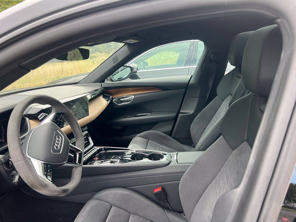Used 2023 Audi e-tron GT Premium Plus AWD/4WD image 3