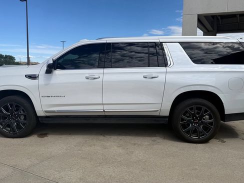 Used 2025 GMC Yukon XL Denali w/ Sun & Power Step Package AWD/4WD image 10