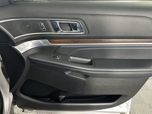 Used 2018 Ford Explorer Limited AWD/4WD image 25