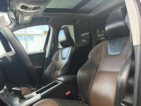 Used 2017 Volvo XC60 T5 Dynamic w/ Advanced Package AWD/4WD image 7