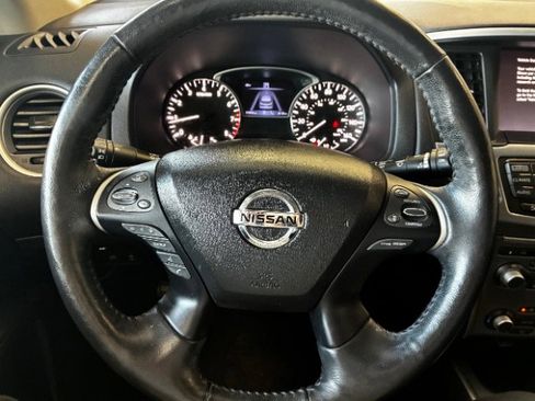 Used 2020 Nissan Pathfinder SL image 19