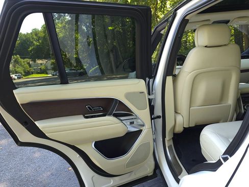 Used 2023 Land Rover Range Rover SE image 26