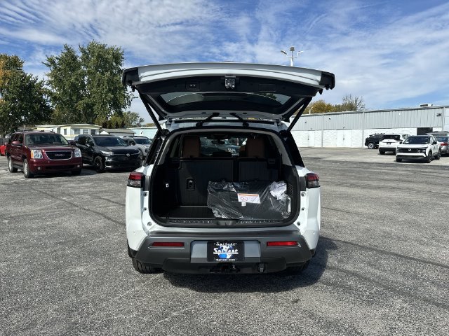 New 2026 Nissan Pathfinder Platinum w/ Accent Package AWD/4WD image 29