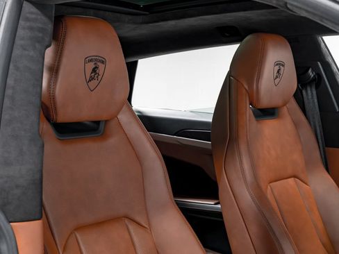 Used 2022 Lamborghini Urus AWD/4WD image 41