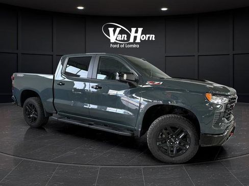 Used 2025 Chevrolet Silverado 1500 LT Trail Boss w/ LT Trail Boss Premium Package AWD/4WD image 1