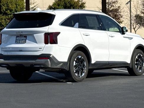 Certified 2025 Kia Sorento S image 5