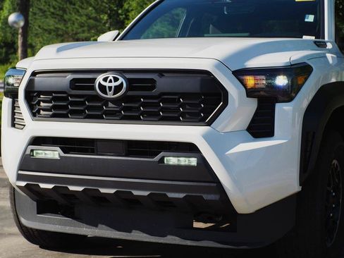 Used 2024 Toyota Tacoma TRD Off-Road AWD/4WD image 3
