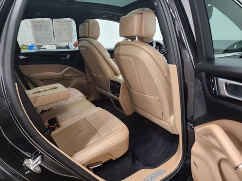 Used 2019 Porsche Cayenne AWD/4WD image 30