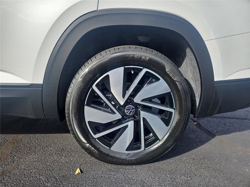 New 2026 Volkswagen Atlas SE image 10