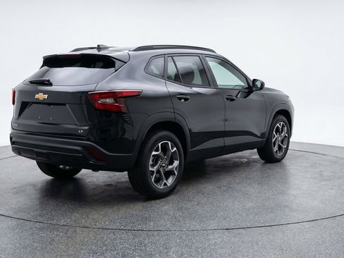 Used 2025 Chevrolet Trax LT FWD image 9