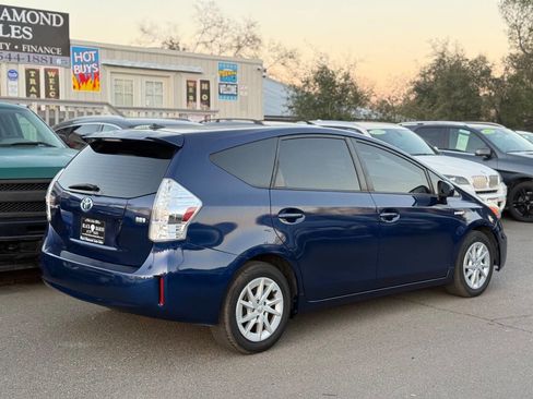 Used 2014 Toyota Prius V Three image 4