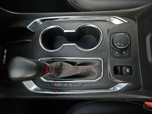 Used 2023 Chevrolet Traverse RS FWD image 26