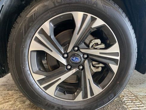 Used 2025 Subaru Crosstrek 2.0i Premium image 5