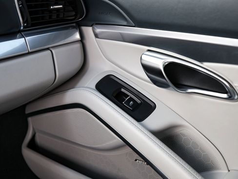 Used 2017 Porsche 911 Carrera 4S image 32