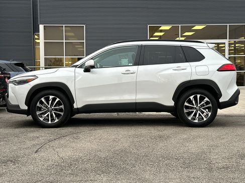 Used 2023 Toyota Corolla Cross XLE image 7