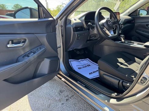 Used 2025 Nissan Sentra SV w/ Trunk Package image 13