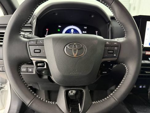 Used 2026 Toyota Camry SE w/ Convenience Package FWD image 9