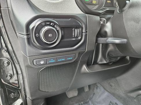 Used 2024 Jeep Wrangler Unlimited Sahara AWD/4WD image 25