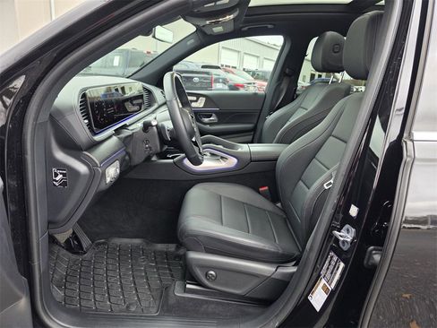 Certified 2025 Mercedes-Benz GLS 450 4MATIC image 23