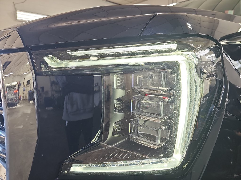 Used 2021 GMC Yukon SLT w/ SLT Premium Package AWD/4WD image 39