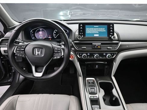 Used 2018 Honda Accord Touring image 11