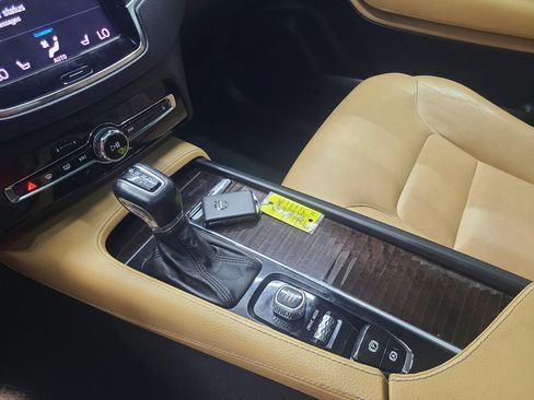Used 2018 Volvo XC90 T5 Momentum w/ Momentum Plus Package AWD/4WD image 27