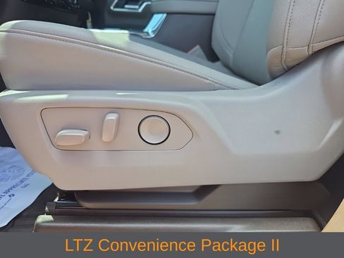 Used 2025 Chevrolet Silverado 2500 LTZ w/ LTZ Premium Package AWD/4WD image 11