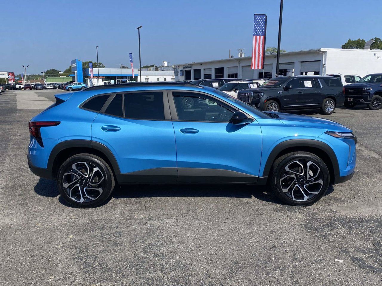 Used 2025 Chevrolet Trax RS FWD image 9