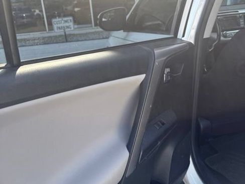 Used 2016 Toyota RAV4 XLE FWD image 19
