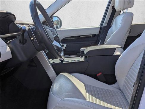 Used 2024 Land Rover Discovery S image 15