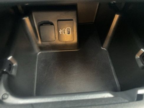 Used 2025 Ford Explorer ST-Line w/ ST-Line Street Pack image 31